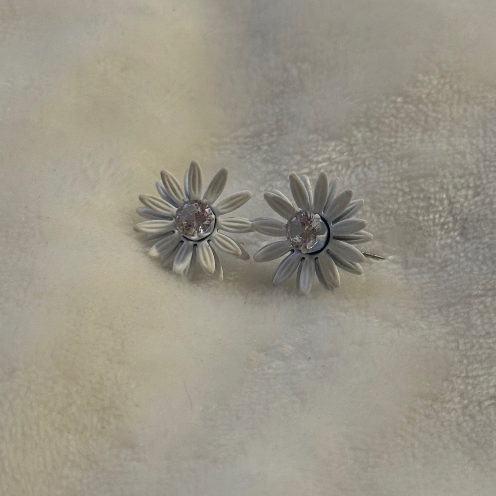 Daisy Flower Stud Earrings Crystal CZ White Enamel‎ Cute Dainty Gift